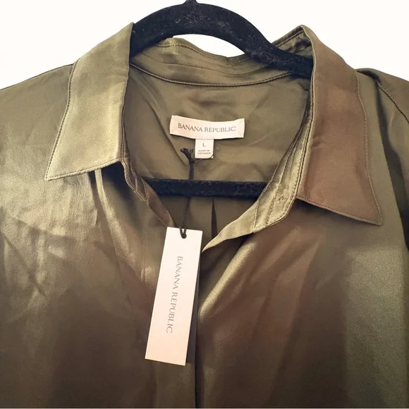 Silk Olive Green Blouse - Banana Republic NWT - Picture 2 of 4